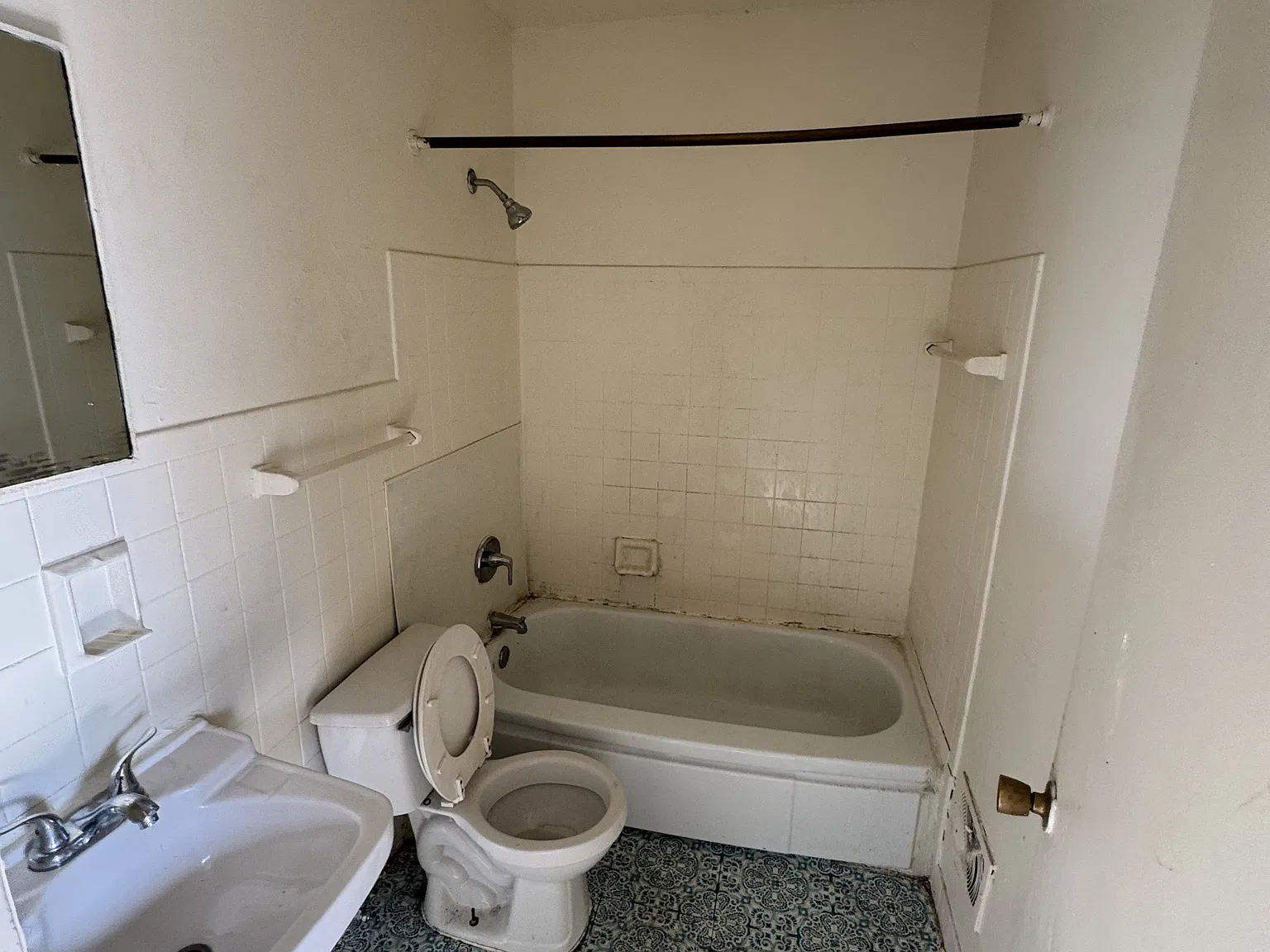 8127 W Thurston Ave — Photo 2