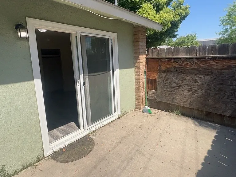 1911 W Princeton Ave — Photo 6