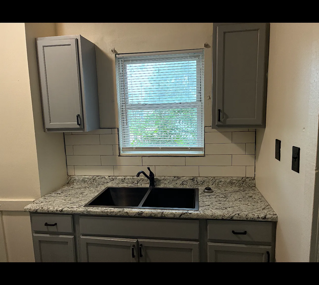 3 bed, 2400 sqft, $1,900 — Photo 4