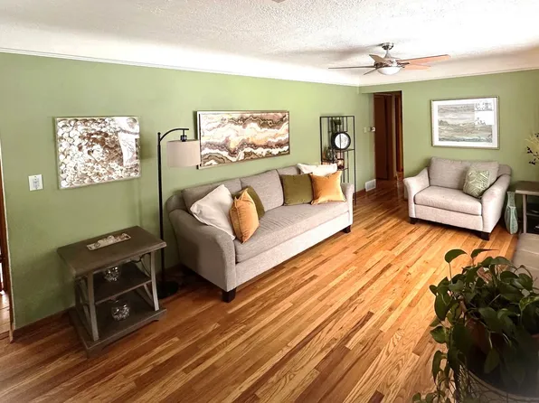 2954 E Oak Park Ave, Des Moines, IA 50317