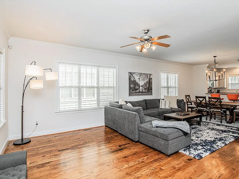 315 Woodvale Pl — Photo 4