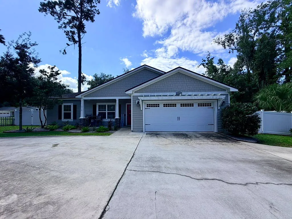 4 bed, 2.0 bath, 2196 sqft, $2,800 — Photo 2