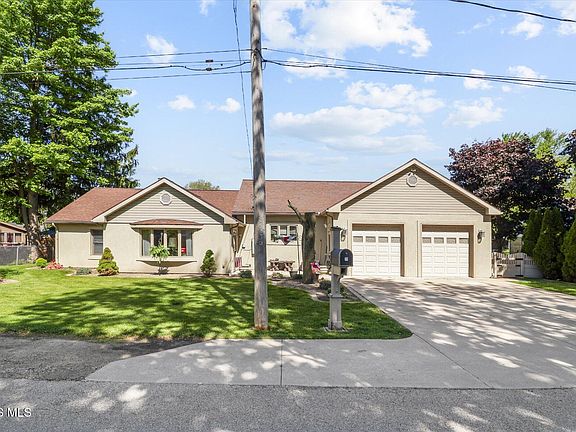 2nd image of 1925 Seaford Dr
