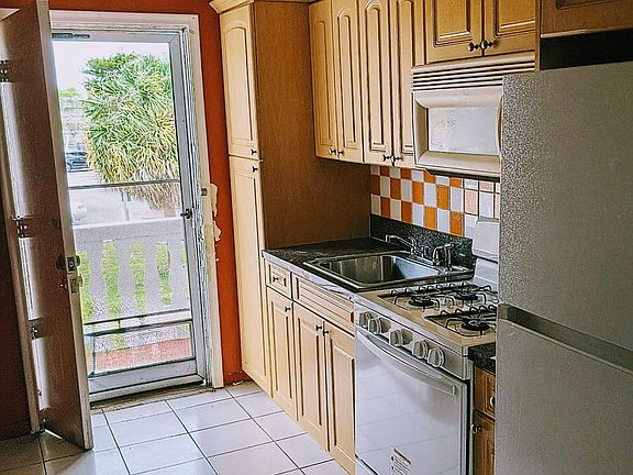 5th image of 65 NE 202nd Ter APT 20