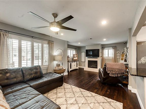 4th image of 1002 Oakwood Dr