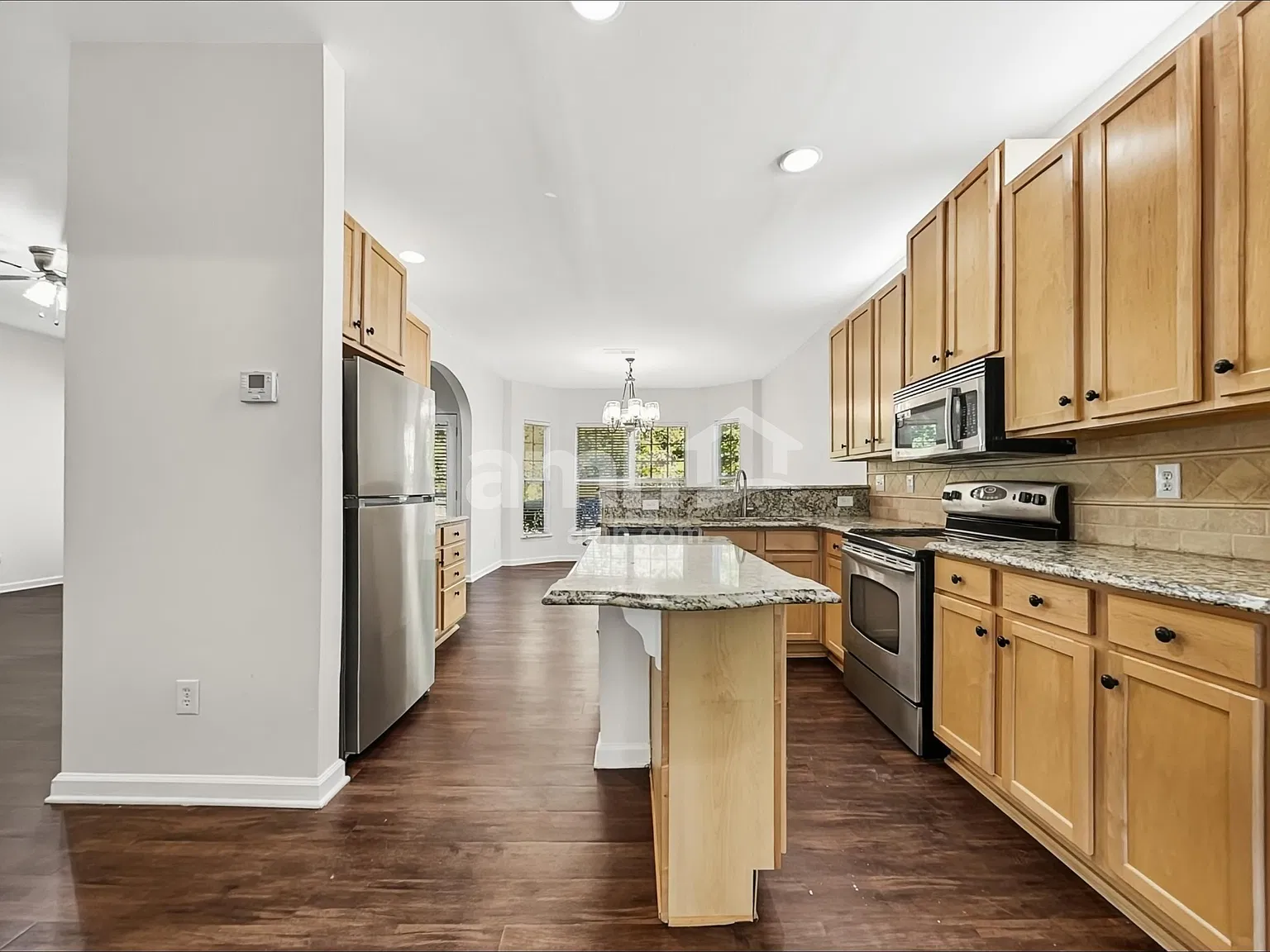 3 bed, 2.5 bath, 2020 sqft, $2,335 — Photo 4