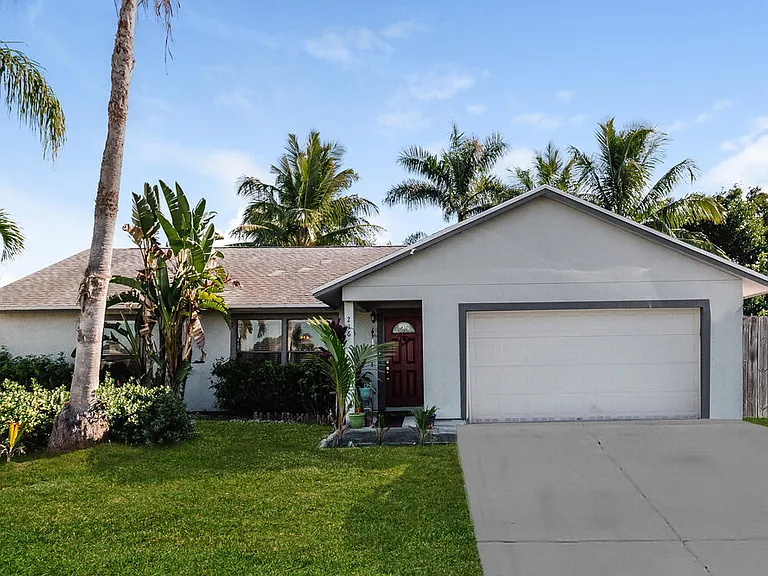 216 Cordoba Cir — Photo 1