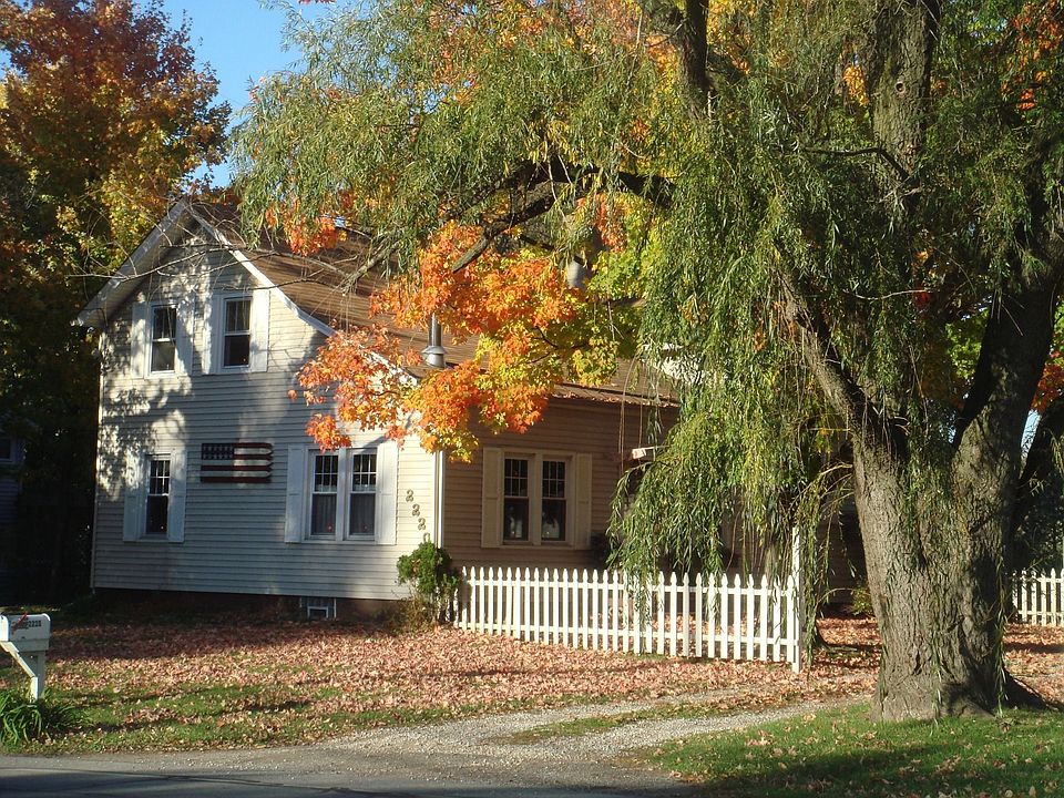 4BR, 2.5ba colonial on 5  acres