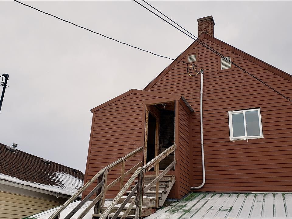 1st image of 203 1/2 14th Ave E