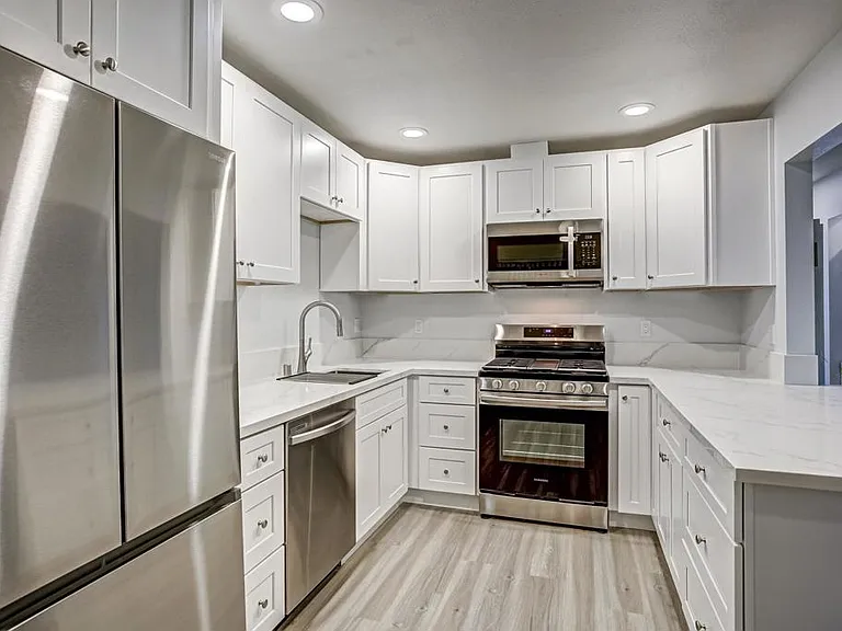 141 Johnston Ln #10 — Photo 1