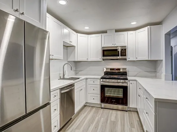 141 Johnston Ln #10, San Marcos, CA 92069