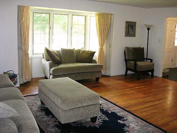 4th image of 1039 Linden Ln