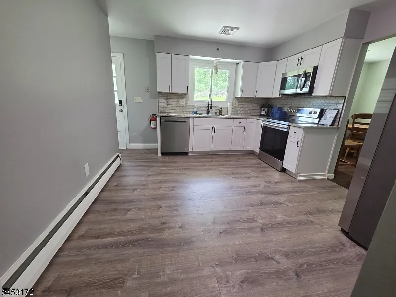 3 bed, 2.0 bath, $3,400 — Photo 3