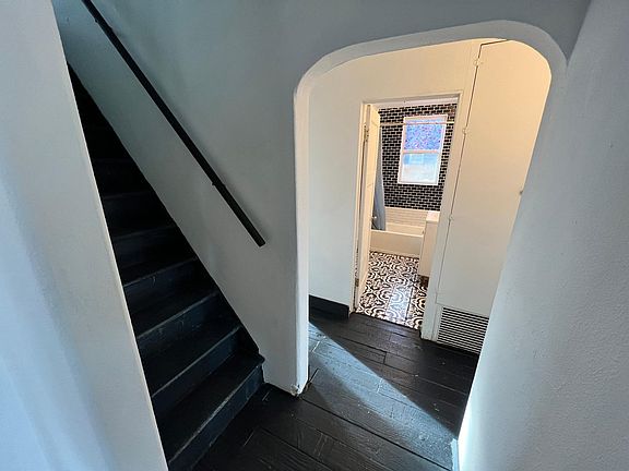 5th image of 902 Avenue C
