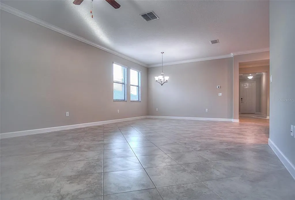 4 bed, 3.0 bath, 2061 sqft, $2,645 — Photo 4