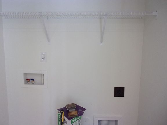 3rd image of 184 Long St