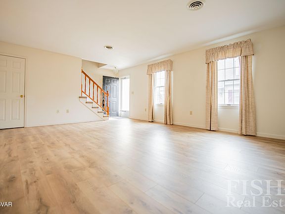 4th image of 420 Wyndham Ct