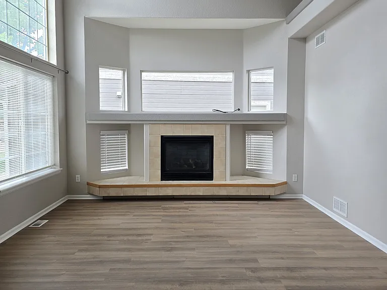 5058 Ashbrook Cir — Photo 3