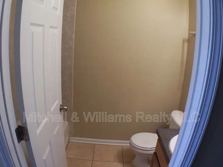 2902 W 5th St — Photo 4