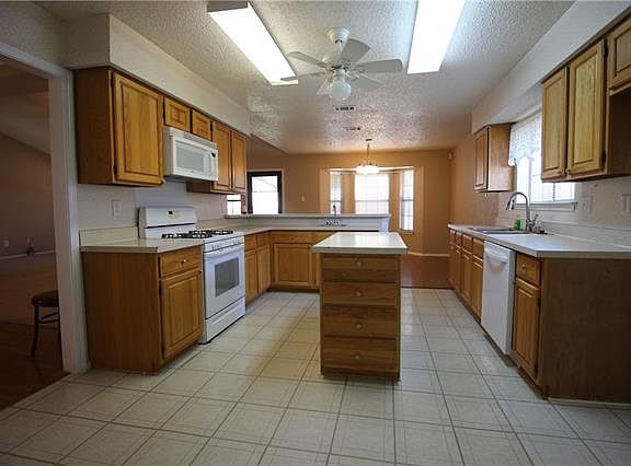 5th image of 2706 Fairmont Dr