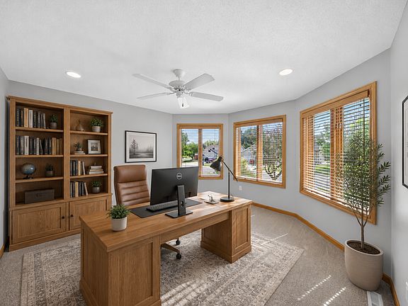 4th image of 1011 Golfers Ct SE