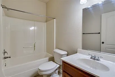 688 S Solis Ave #2 — Photo 15