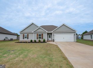 121 Locks Heath Ct, Perry, GA 31069