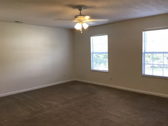 323 Aberdeen Cir — Photo 13