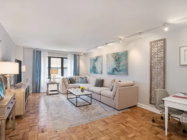 301 East 48th Street image 1 of 9