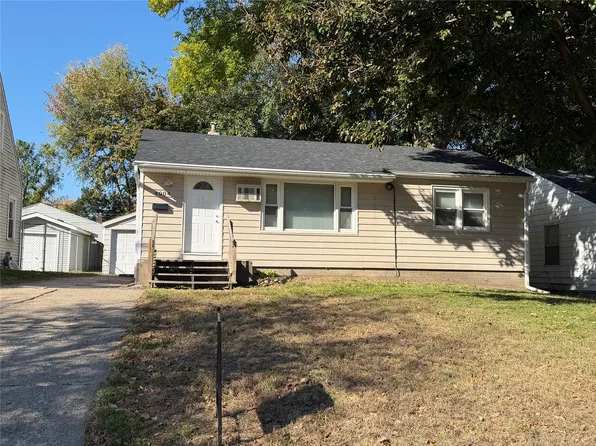 4004 Cambridge St, Des Moines, IA 50313