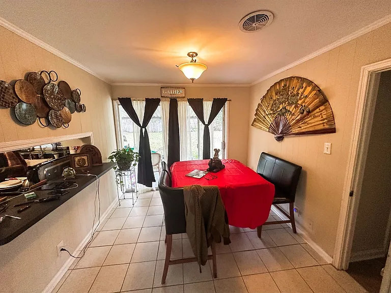 4223 Southwood Dr — Photo 3