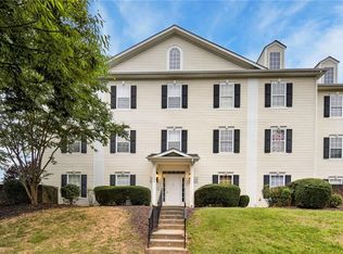 2206 McConnell Dr, Kernersville, NC 27284