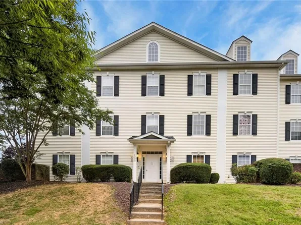 2206 McConnell Dr, Kernersville, NC 27284
