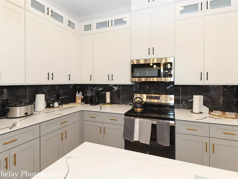 4834 Higgins St #B — Photo 6