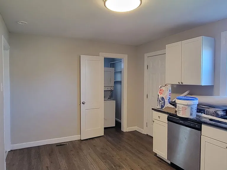 1709 Everett St — Photo 10