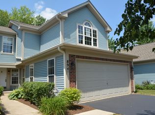 894 Wembley Ct #15, Elgin, IL 60120