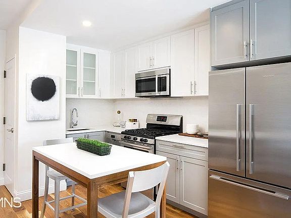 5th image of 490 Myrtle Ave APT 7K