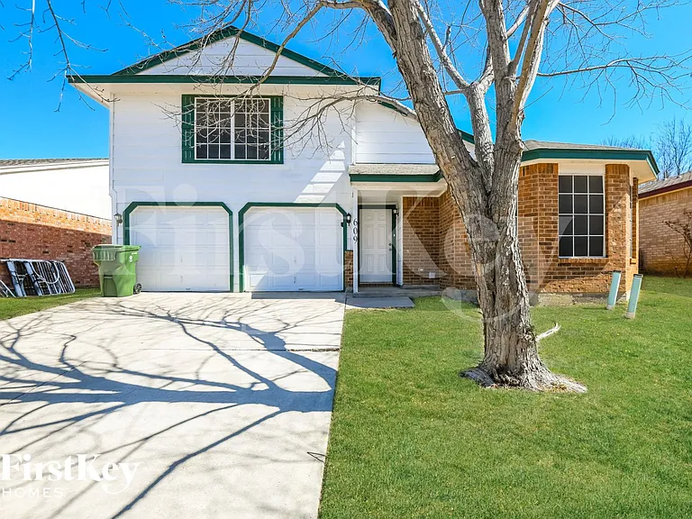 609 Hollyberry Dr — Photo 1