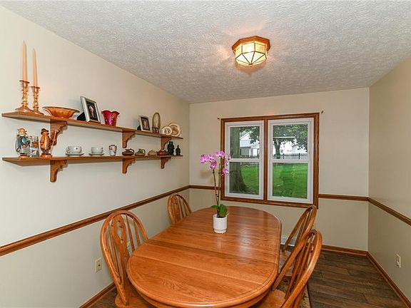 5th image of 419 Westwood Ave