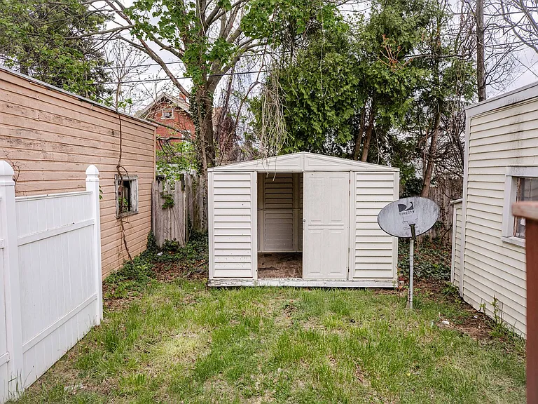 1938 Fernwood Ave — Photo 32