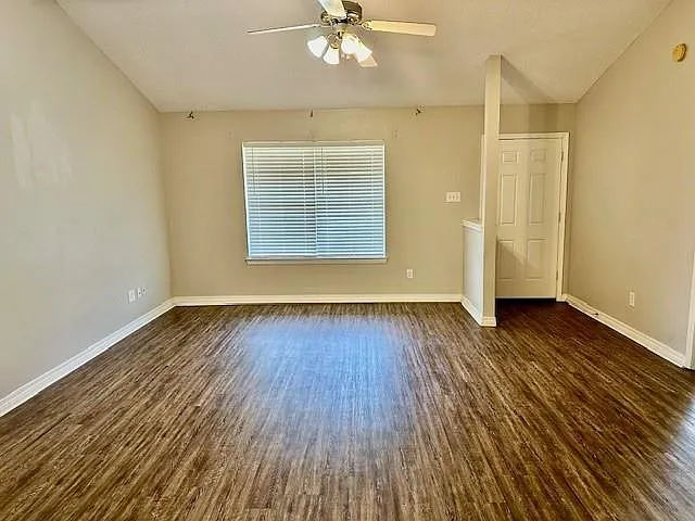725 Copperfield Dr E — Photo 3