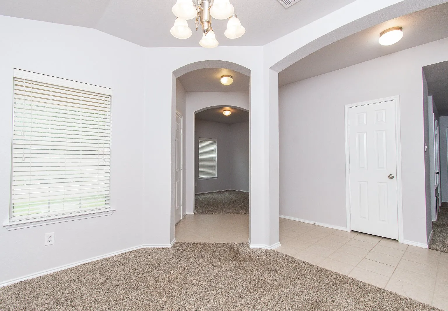4 bed, 2.0 bath, 1958 sqft, $1,600 — Photo 3