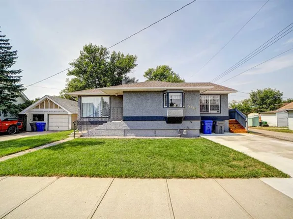 5113 E 2nd St W, Claresholm, AB T0L 0T0
