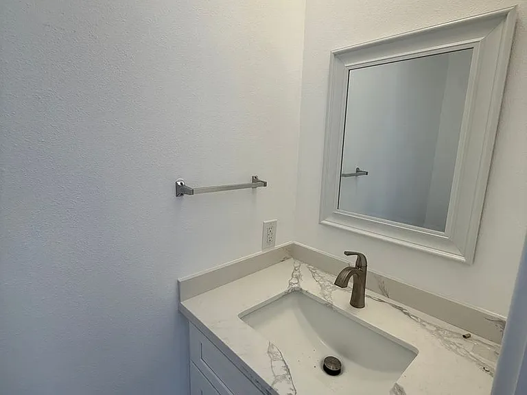 222 N Avenue 66 — Photo 8