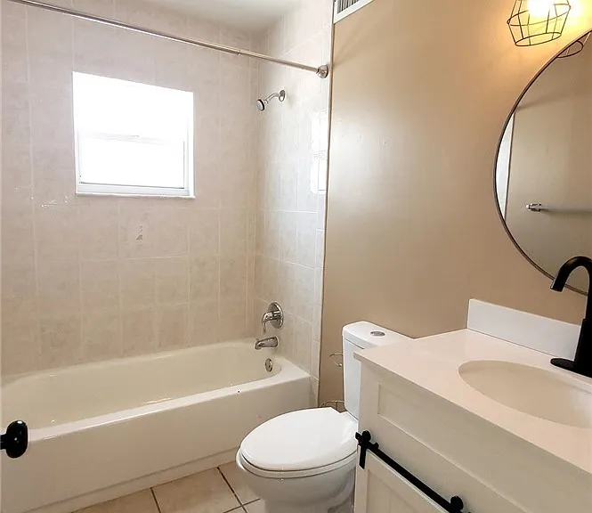 241 S Commerce Ave #202 — Photo 6