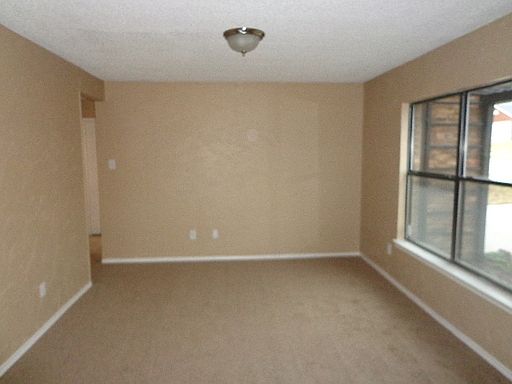 3rd image of 1208 Crabtree Ct