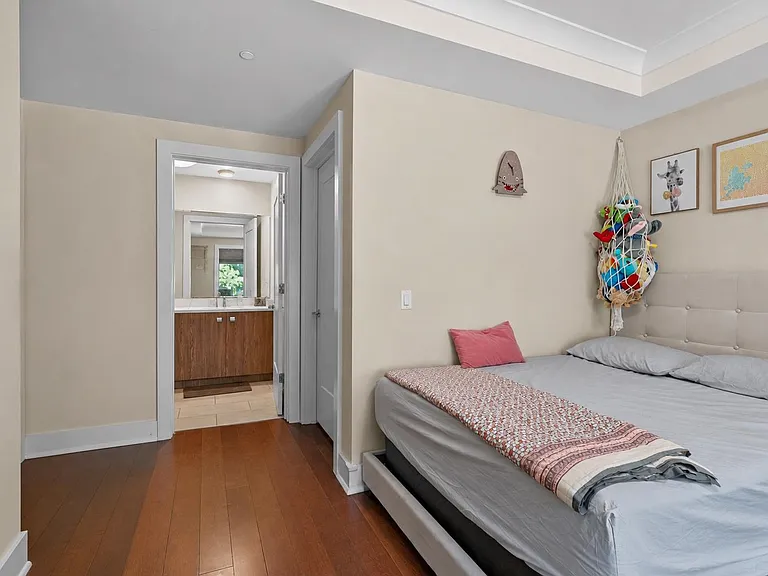 100 Eton Row #405 — Photo 31