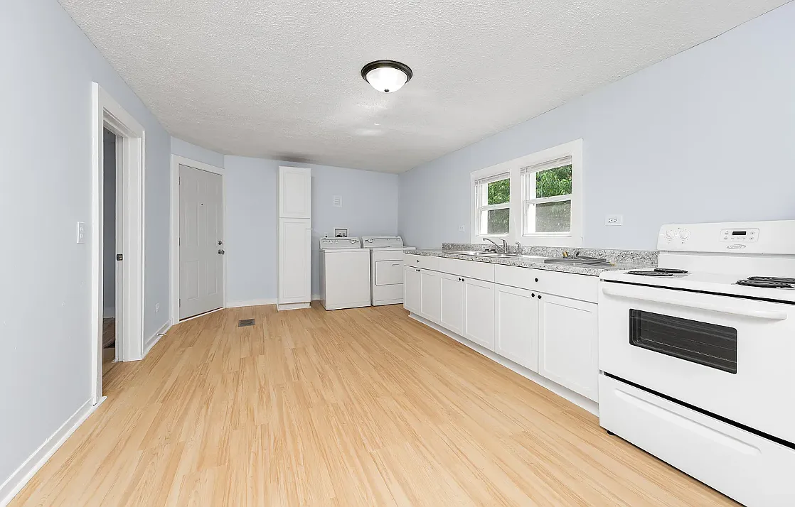 1044 Muskegon Avenue Northwest - 2 — Photo 4