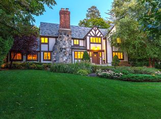 7 Vista Dr, Great Neck, NY 11021