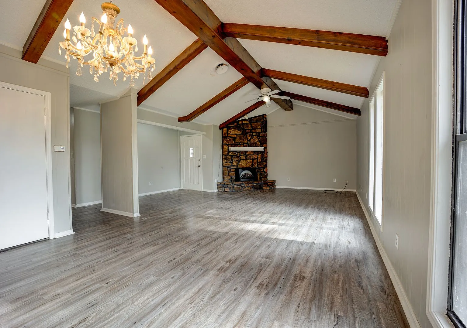 Freshly Renovated House! — Photo 2